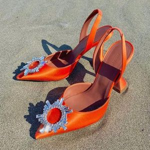 Amina Muaddi Boucle ornée de cristaux Tache Escarpins Chaussures Bobine de satin orange Talons Sandales Femmes Designers de luxe Robe Chaussure Soirée Slingback Sandale Avec boîte