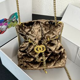 Sac de maquillage pour femmes de créateur Sacs Kofufu en peluche Corde à dessiner Matériel doré Chaîne en L en métal Sac à main de luxe Classique Petit pendentif Chaîne Matelasse Sac à bandoulière 18x13cm