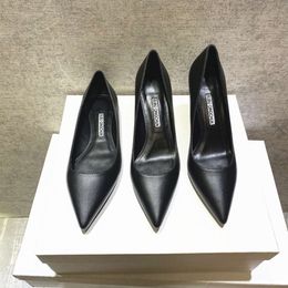 Diseñador para mujer Año Nuevo zapatos Spring Black Heels High Heats Points delgados Tacones versátiles de boca de gran tamaño