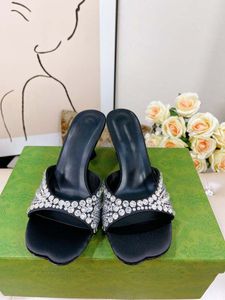 Sandales de femmes designer une ligne pantoufle en cristal diamant ouvert ouverte en cheval à talons hauts semelle en cuir avec boîte