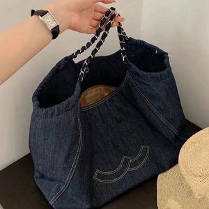 Designer dames schoudertas met grote capaciteit 33 cm boodschappentas Denim tas Klassiek borduurwerk Gematelasseerde ketting Crossbodytas Onderarmtas Luxe draagtas met binnenvoering