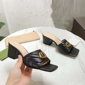 Designer dames hoge hakken sandalen pantoffels sexy lederen schoenen outdoor mode sliders slippers zomerfeest hotel dikke hak sandalen groot formaat 44 met doos