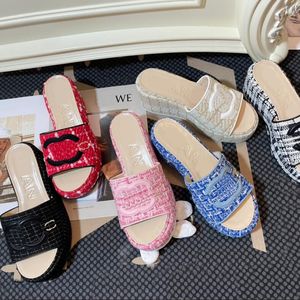 Designer Womens Slippers C lettre de luxe à fond épais en cuir tissé sandales de plage en plein air haut de gamme Antidérapant 35-40