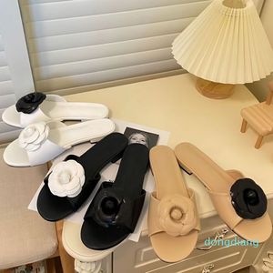 Designer dames slippers zomermerk dames camellia grafisch out sandals patroon flats flip flops loafer mode tories slides rubber outdoor strandkanaal