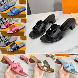 Pantoufles de créateurs pour femmes Été Luxe Mi-talon Sandales en cuir véritable Mode Talons épais Hôtel Chaussures de plein air Fond plat Tongs Sliders avec boîte Taille 35-43