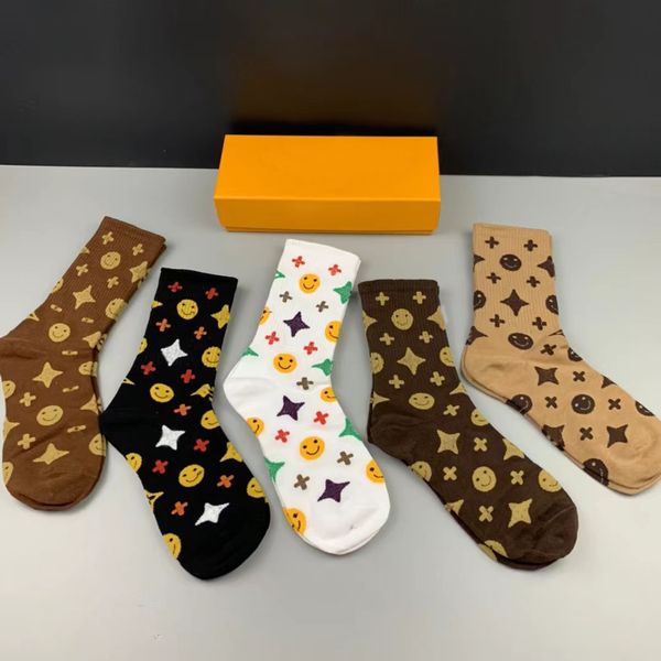 Chaussettes pour femmes de créateurs Chaussettes sensorielles de marque supérieure Chaussettes de sport confortables et sexy Chaussettes de basket-ball Chaussettes de football Boîte colorée de 5 pièces Bonneterie Underwea