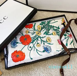 Foulard d'été en soie pour femmes de styliste, écharpe de luxe avec lettres de fleurs brodées à la main, châle de 90 x 90cm, petits carrés