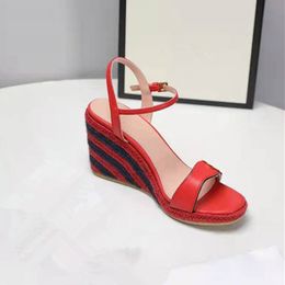 Designer Womens Dikke Soled Mode Sandalen Luxe Platform Brief Womens Sandal Lederen Hoge Hak Slope Hakken Schoenen Maat 35-41