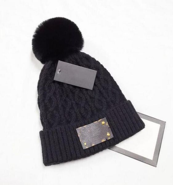 Chapeau en laine de créateur Fabrication de haute qualité et chaleur avec bonnet en tricot de laine Site Web reconnaissable NFC Vêtements d'intérieur et d'extérieur Tendance et à la mode M66