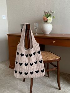 Designer Laine Tricot Sacs À Main Été Nouveaux Sacs De Plage Tissés À La Main Multi- Couleurs Sac Fourre-Tout Amour Coeur Modèle Sac À Main Femmes Mode Fourre-Tout Sac Creux Shopping Bourse Kaki