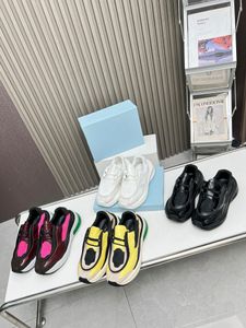 Designer Chaussures décontractées Femmes Sandales Femme Boots Boots Single Shoes Slide Sneakers Slippers Automne Hiver