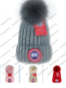 Designer Woolen Hat Classic Automne Hiver avec balle pour femmes Chaussade de couverture chaude extérieure pour loisir Chapeau tricoté élastique pour hommes ED59