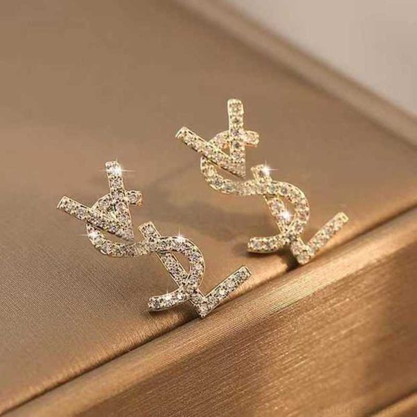 Designer18K plaqué or cristal autrichien lettre boucles d'oreilles pour femmes européennes et américaines populaires simples boucles d'oreilles de créateur mariage mariée bijoux cadeau02 2024 catego