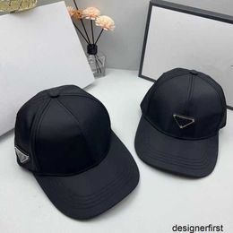 Designer 23 Version coréenne de la casquette de baseball avec logo triangulaire, style britannique, mode polyvalente, casquette à bec de canard rigide de la famille P, protection solaire et chapeau pare-soleil T68S OO1H