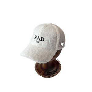 DesignerDesigner Ball Caps b Ball Caps Diseñador para hombre Sombreros difusos Triángulo Gorra de baloncesto Para mujer Teddy Casquette Hat Gorros cálidos de invierno de lujo Bonnet Beanie Fit