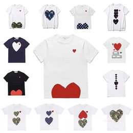 Diseñador Diseñador Camiseta para hombre Diseñador Camisa con corazón rojo Commes Camisas casuales para mujer Insignia Camisetas de alta calidad Bordado de algodón amor clásico diseñadorFRAG