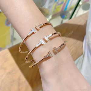 Bracelet de créateur de mode de créateur bracelet simple bracelet ouvert classique élargi bracelets de haute qualité bijoux cadeaux DGDP