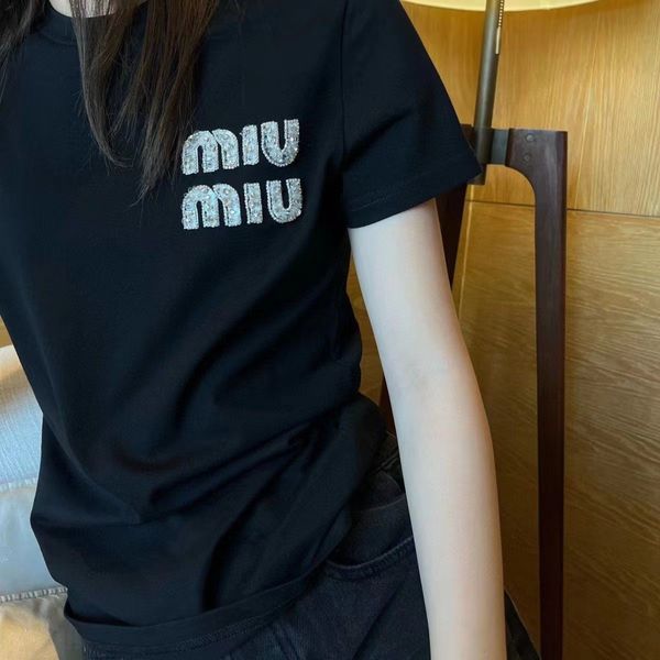 Designmui Mui Shirt 2024 début de printemps Miu New Rhinestone Letter Logo Decoration Pure Coton Coton Colaire à manches Crésineuse T-shirt Femmes 8394 MUI MUI TOP 24 87