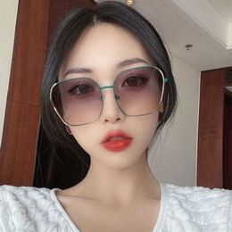 Designer nouvelle marque polarisante femmes apparence grande et mince, lunettes de soleil pour hommes avec version coréenne tendance protection UV miroir facial uni OXD1