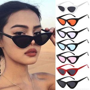 Designer Nieuwe Sexy Cat Eye Zonnebril Vrouwen Kleine Driehoek Vintage Dames Zonnebril Rood Vrouwelijke Trending Streetwear UV400 Shades Eyewear EZ5J