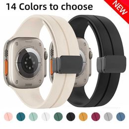 Designer rubberen magnetische band voor Apple Watch Ultra Band 44 mm 45 mm 49 mm 40 mm 41 mm 42 mm 38 mm 14 kleuren Mode siliconen armband iWatch Series 7 8 se 6 5 3 Bands designer