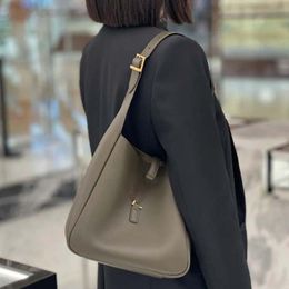 Bolsos de diseñador Diseñador negro le 5 a 7 bag L E 37 Hobo Bucket Bag Bolso tipo cubo de cuero genuino para mujer, bolso bandolera de gran capacidad con textura 01