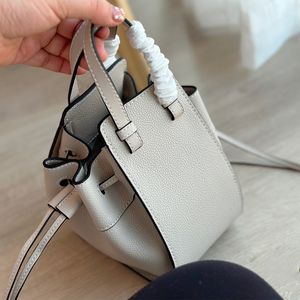 Bolsos de diseñador Luxurys Bolso de hombro para mujer Diseño de alfabeto de cuero mini bolsos Bolsos de mensajero Bolso de estilo clásico Monedero de señora monedero muy agradable