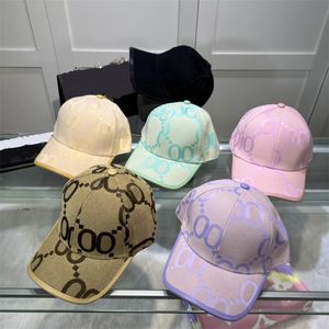 Designers casquettes de baseball Luxurys casquette de baseball couleur unie lettre langue chapeaux Side logo tempérament sportif cent prendre couple voyage occasionnel parasol chapeau très agréable ss