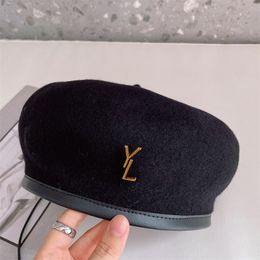 Designers Berets Bucket Hat Designers Caps Hats Womens Letter Luxury Cashmere Hat Outdoor Travel Warm Winter Windproof Bonnet Fedora
