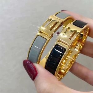 Ontwerpers armband luxe armbanden effen kleur letters Bangle trend metalen gevoel paar armbanden temperament hoge kwaliteit versat260A