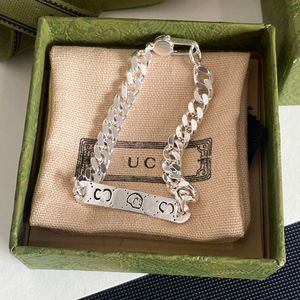 Diseñadores pulseras para mujeres lujos Pulsera Moda Retro Carta Pareja Pulsera Personalizada Versátil Día de San Valentín Regalo de joyería de cumpleaños Muy hermoso