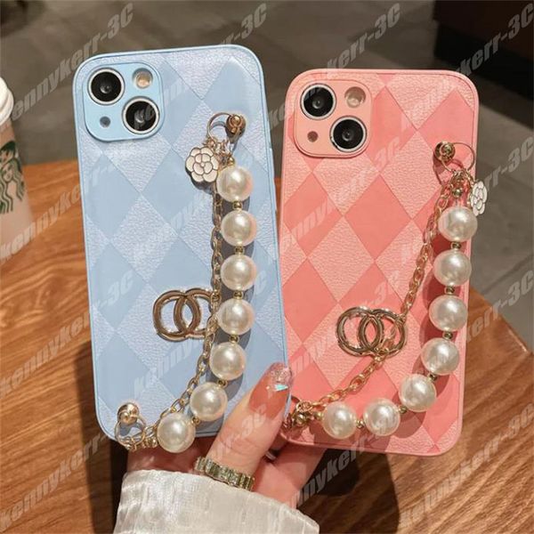 Fundas de teléfono celular de marca de diseñador para Iphone 14 Plus 13 Promax 12 11 Xs Xr Xsmax Funda de cuero clásica para teléfono Funda de lujo para iPhone con cadena de perlas