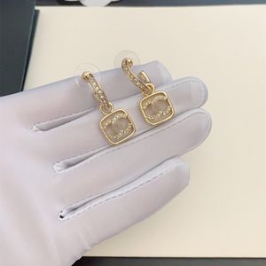 Diseñadores Marca Pendientes Diseñador Carta ccity Ear Stud Mujeres canal Crystal Pearl Pendiente geométrico para accesorios de banquete de boda mxe1g