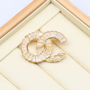 Designers Broche Pins pour femmes Hommes Classique Or Broches De Luxe Broche Dame Marque Bambou Texture Fête Cadeau Lettres Spécifications 2304153PE