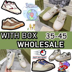 Designers hommes chaussures habillées pour femmes Top Quality Femmes Classic Boutons Round Fashion Fashion Plat talon Sneaker Walk with Box