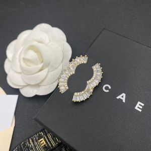 Ontwerpers Klassieke vergulde vergulde broche Minimalistische stijl Modieuze charme hoogwaardige broche voor meisjes Romantische liefde Gift Boutique broche met Box Boutique Gift