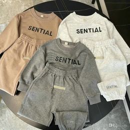 Diseñadores Ropa para niños pequeños Conjuntos de ropa Primavera Otoño Bebé Camiseta de manga larga Pantalones 2 piezas Traje para niños Ropa Chándal