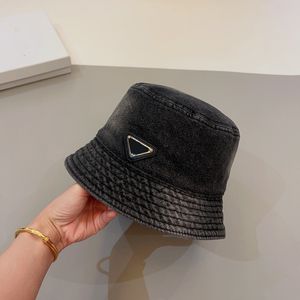 Ontwerpers cowboy emmer hoed voor mannen vrouwen casual cap hoeden zon voorkomen gepaste heren dames brief p strand motorkap beanie casquette 2304137PE