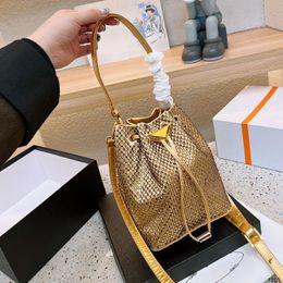 Designers Crossbody Luxury Women Marque Nylon Envelope Bag Sac à bandoulière Sac seau Top P Triangle jaune Sac seau Recouvert de cristal de diamant 13X10 18X20