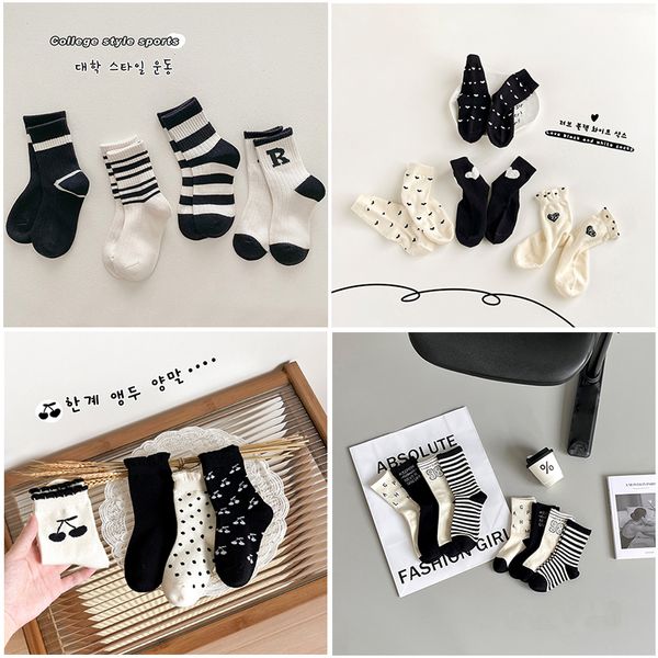 Designers Design Wave Point Tout-petits Bébé Haute Qualité Garçons Filles Mode Grands Enfants Respirant Coton Chaussettes Jeunesse Noir Et Blanc Rayé Enfants Chaussettes Mi-tube