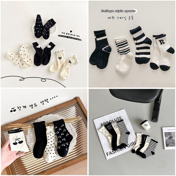 Designers Design Wave Point Tout-petits Bébé Haute Qualité Nouveaux Garçons Filles Enfants Chaussettes En Coton Respirant Jeunesse Noir Et Blanc Rayé Enfants Chaussettes Mi-tube