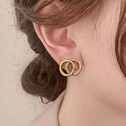 Diseñadores Studs Pierce Moda para mujer Doble letra Stud Oro 24k Lujos simples Pendientes retro para mujer joyería de diseño con caja