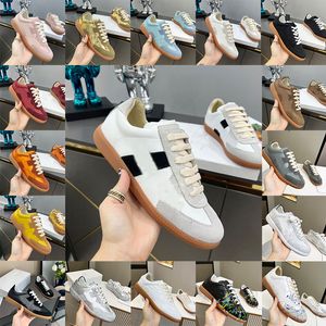 Chaussures de sport de marque de luxe Maison chaussures décontractées imprimées pour hommes et femmes couples chaussures de créateur en dentelle design graffiti talon plat MM6 chaussures d'usine coureur Tenis.