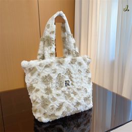 Designer Borsa tote soffice Borsa da donna Borsa a tracolla di lusso Lettera Borse hobo fuzzy Le borse invernali firmate Totebag