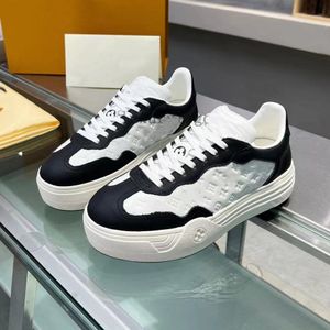Designers Groovy Platform Sneakers Femmes Chaussures plates Classic Classickkin Black and White Fashion En relief Printing Trainers 3.20 03