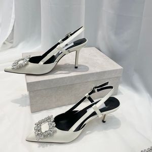 Ontwerpers hakken Luxurys Dames kledingschoenen Diamanten Design Classic Solid Color Heel Sandalen veelzijdige feest trouwschoen platte hak comfortabele sandaal erg mooi