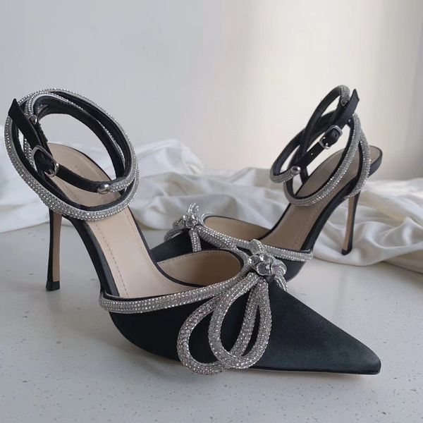 Diseñadores Sandalias de tacón para mujer mach Satén Fiesta de moda sexy Arco Zapatos de vestir de boda Zapato de pedrería adornado con cristal Tacón de aguja Sandalia con correa en el tobillo