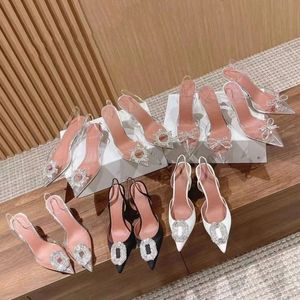 Ontwerpers hakken transparante hakken Begum Glass PVC Sling Nieuwe Clear Crystal Top Luxury High Heeled Women Square Buckle Buckle Rhinestone Hollow Party Hoge Hiel Dress Shoes