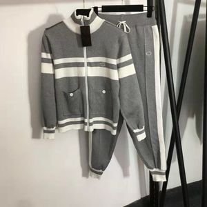 Designers de haute qualité femme de surviens vêtements pour femmes sweatshirts de nombreuses marques pour hommes manteaux et pantalons pull de vestiaire