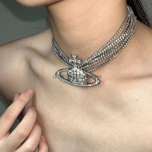 Bijoux de créateurs Vivienne Empress Dowager Plein de diamants Saturn Multi couches de chaîne de diamants Collier de pompon Lumière de luxe Mode Collier de haute qualité Chaîne ras du cou N